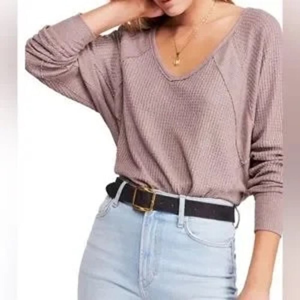 Waffle Knit V-Neck Long Sleeve Top in Mauve